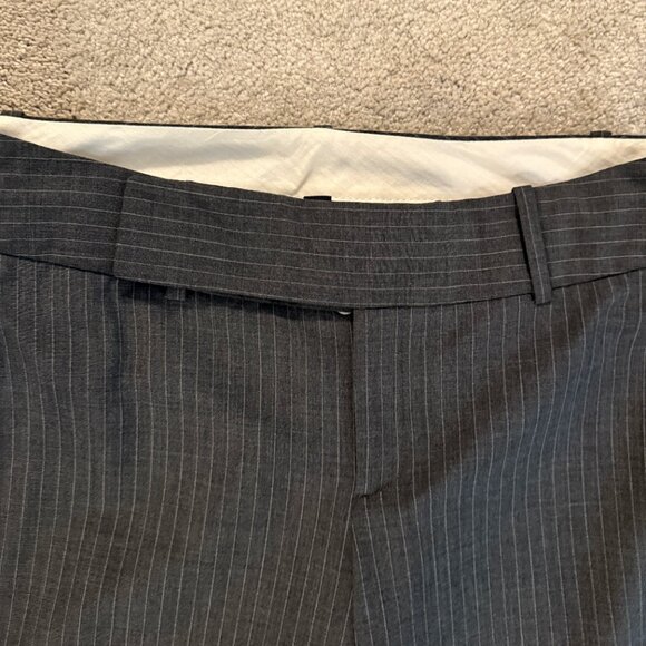 Banana Republic Martin Fit Pinstripe Work Slacks – Slate Gray – Size 6 - Picture 2 of 8